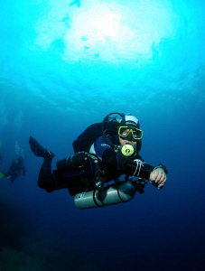Diver on his way to deco by Andy Kutsch 